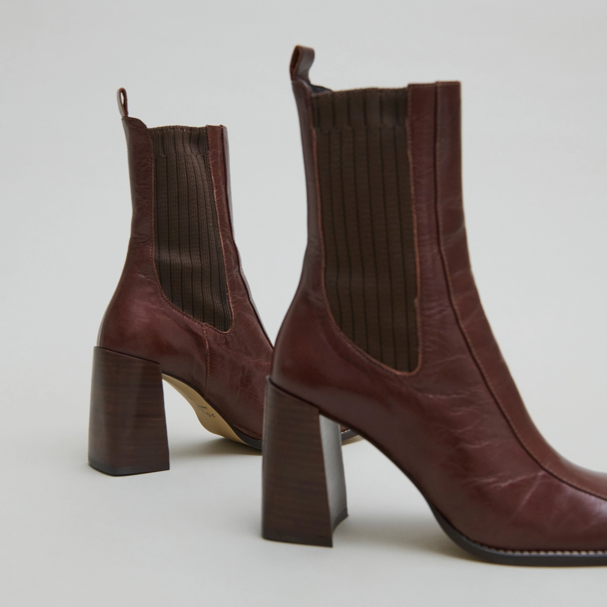 Bottines à talons hauts en cuir brillant marron | VANTI | Jonak