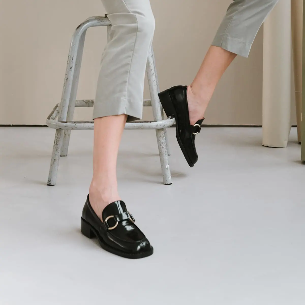 Mocassins &agrave; boucles en cuir noir | BELINDA | Jonak