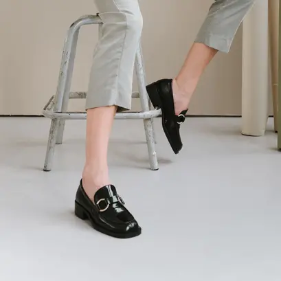 Mocassins &agrave; boucles en cuir noir | BELINDA | Jonak