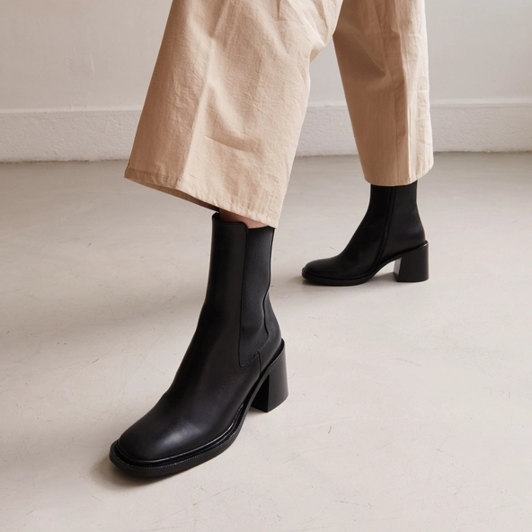 Bottines à talons en cuir noir | DANUBE | Jonak