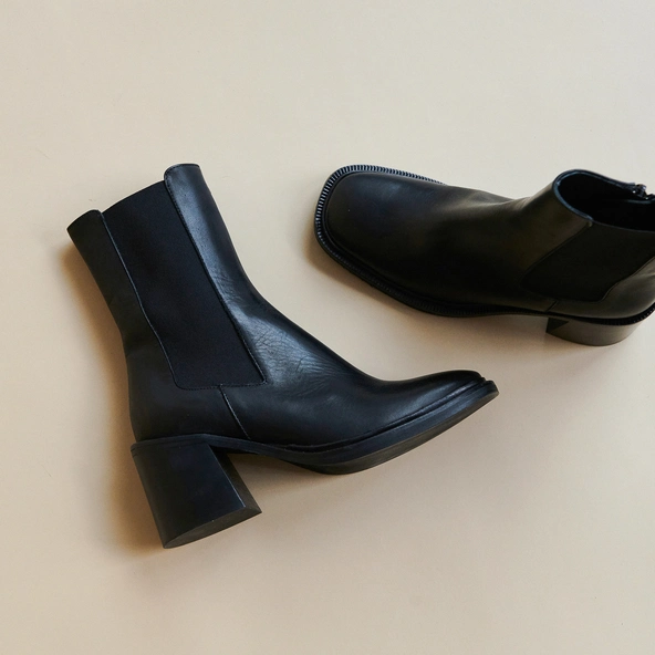 Bottines à talons en cuir noir | DANUBE | Jonak