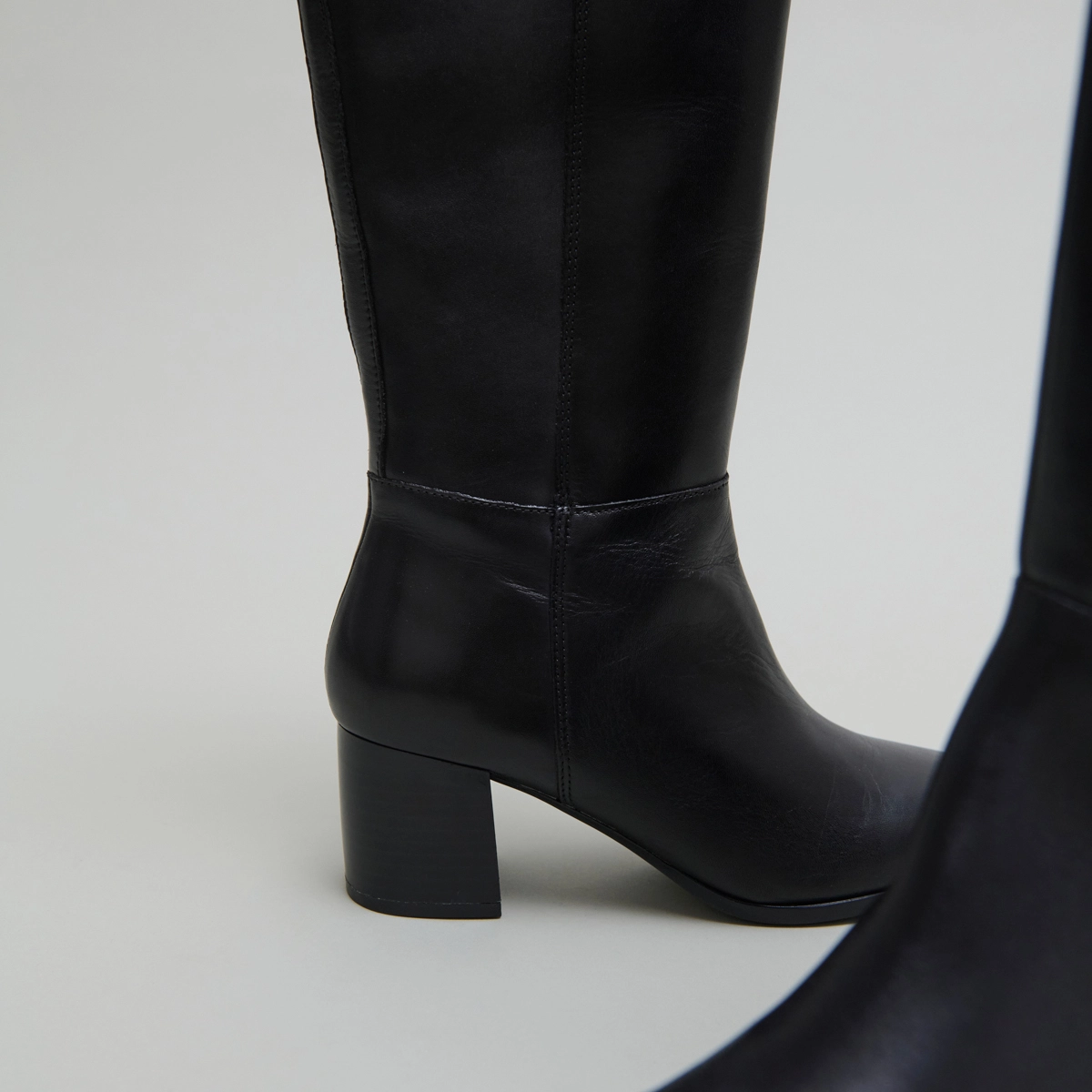 Bottes hautes &agrave; talons en cuir noir | ARMINA | Jonak