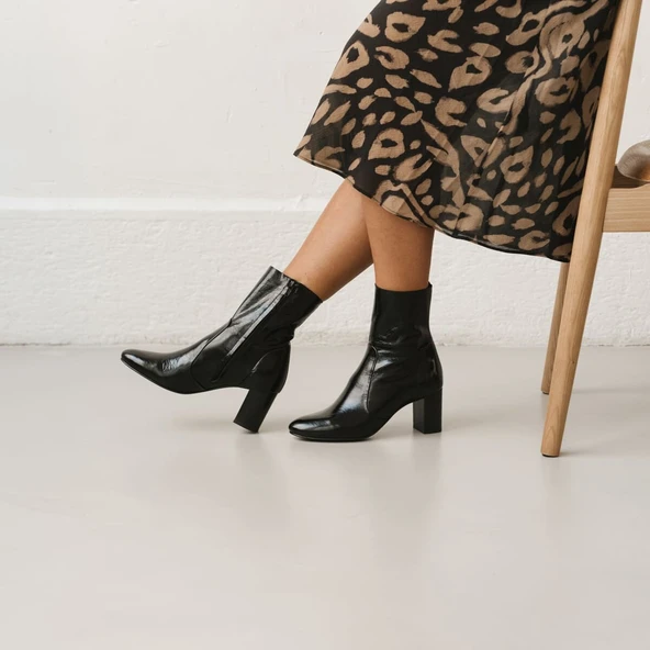 Bottines à talons en cuir vieilli noir | DIDLANEO | Jonak