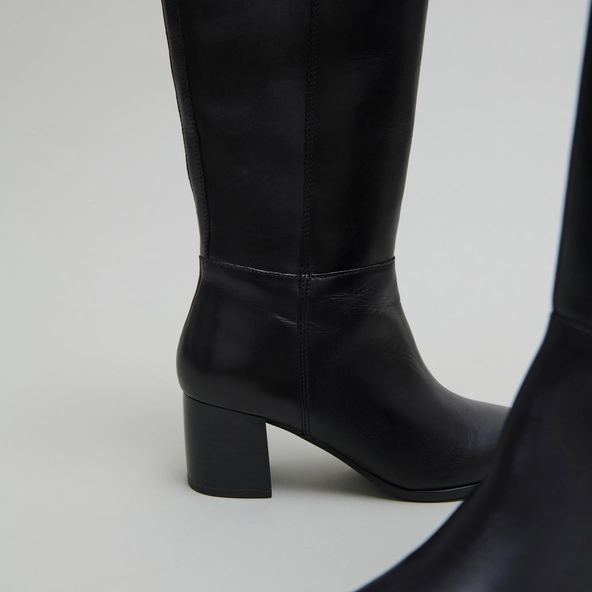 Bottes hautes &agrave; talons en cuir noir | ARMINA | Jonak