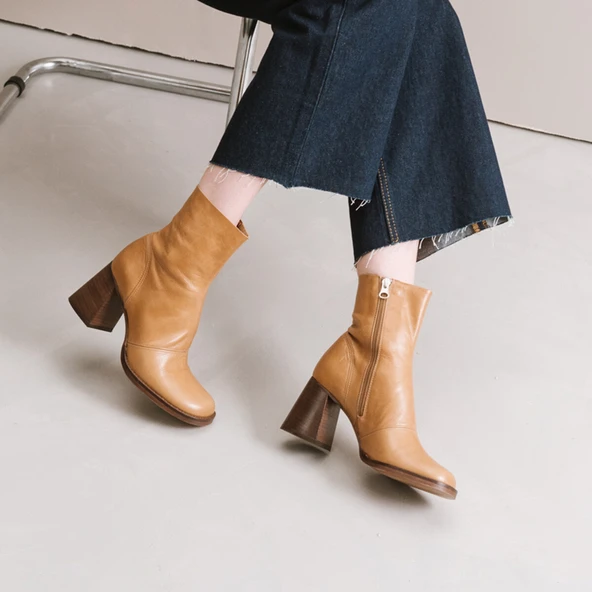 Bottines à talons en cuir vieilli ocre | BORTOLO | Jonak