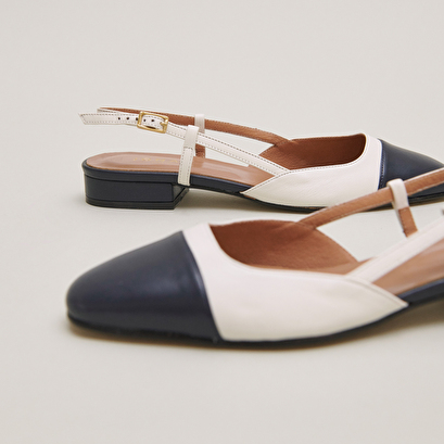 Ballerines ouvertes en cuir marine et écru | DHAPOU | Jonak