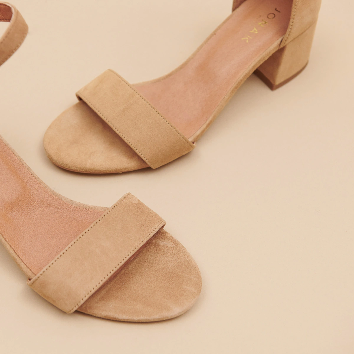 Sandales à talons carrés en velours camel | VERDI | Jonak