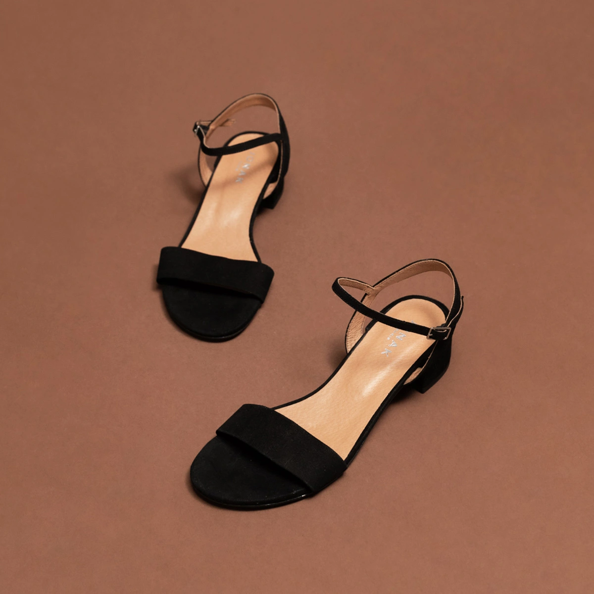 Sandales à talons carrés en velours noir | VIA | Jonak