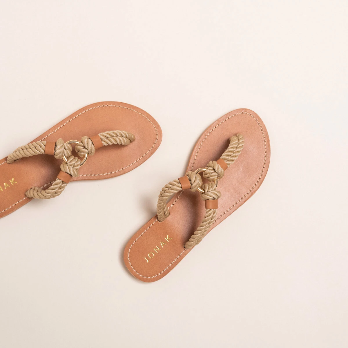 Sandales fa&ccedil;on tongs et anneaux en corde beige | WILD | Jonak