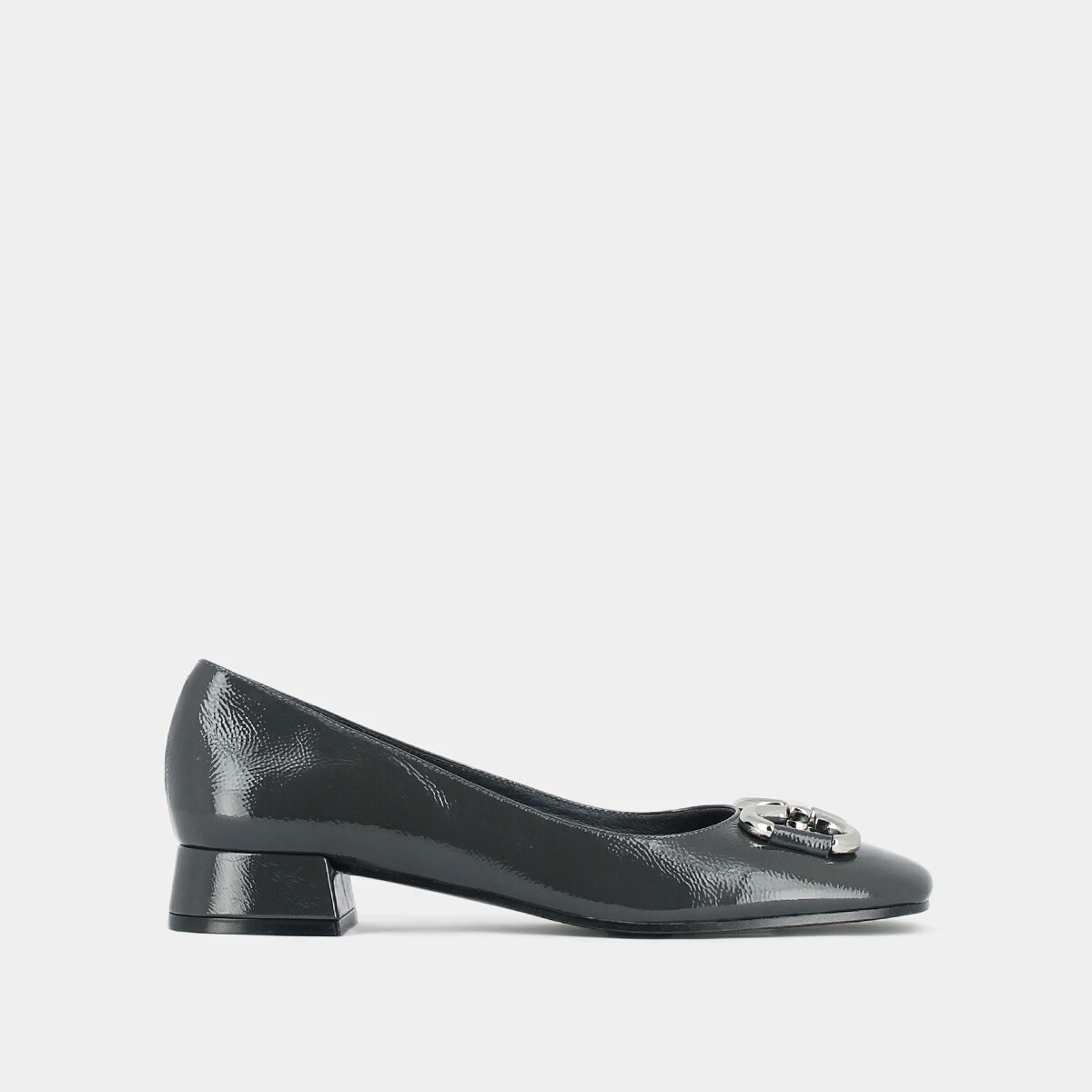 Ballerines à talons et boucles argentées en cuir vernis anthracite plissé | DOSTON | Jonak
