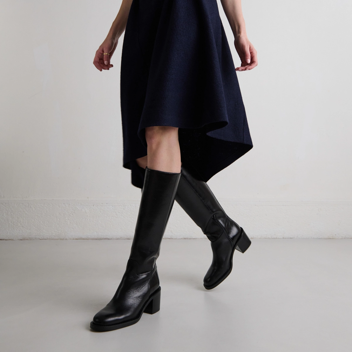 Bottes hautes &agrave; talons en cuir noir | BONNIE | Jonak