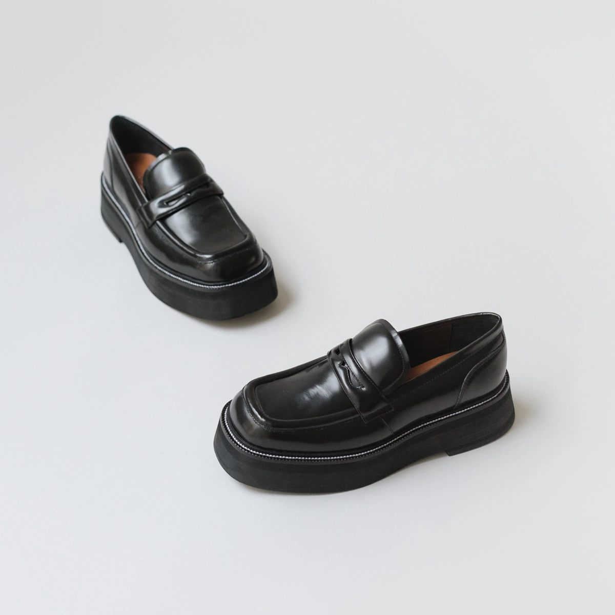 Mocassins à plateformes en cuir glacé noir | DAFFY | Jonak