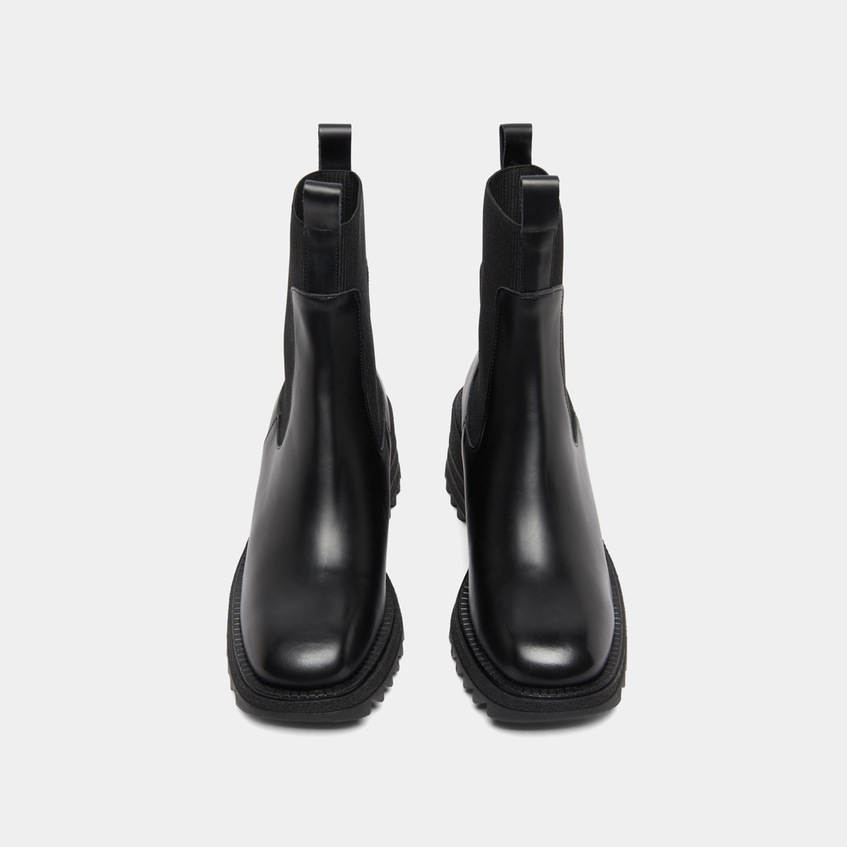 Boots &agrave; &eacute;lastiques et semelles crant&eacute;es.... en cuir glac&eacute; noir | DOVE | Jonak