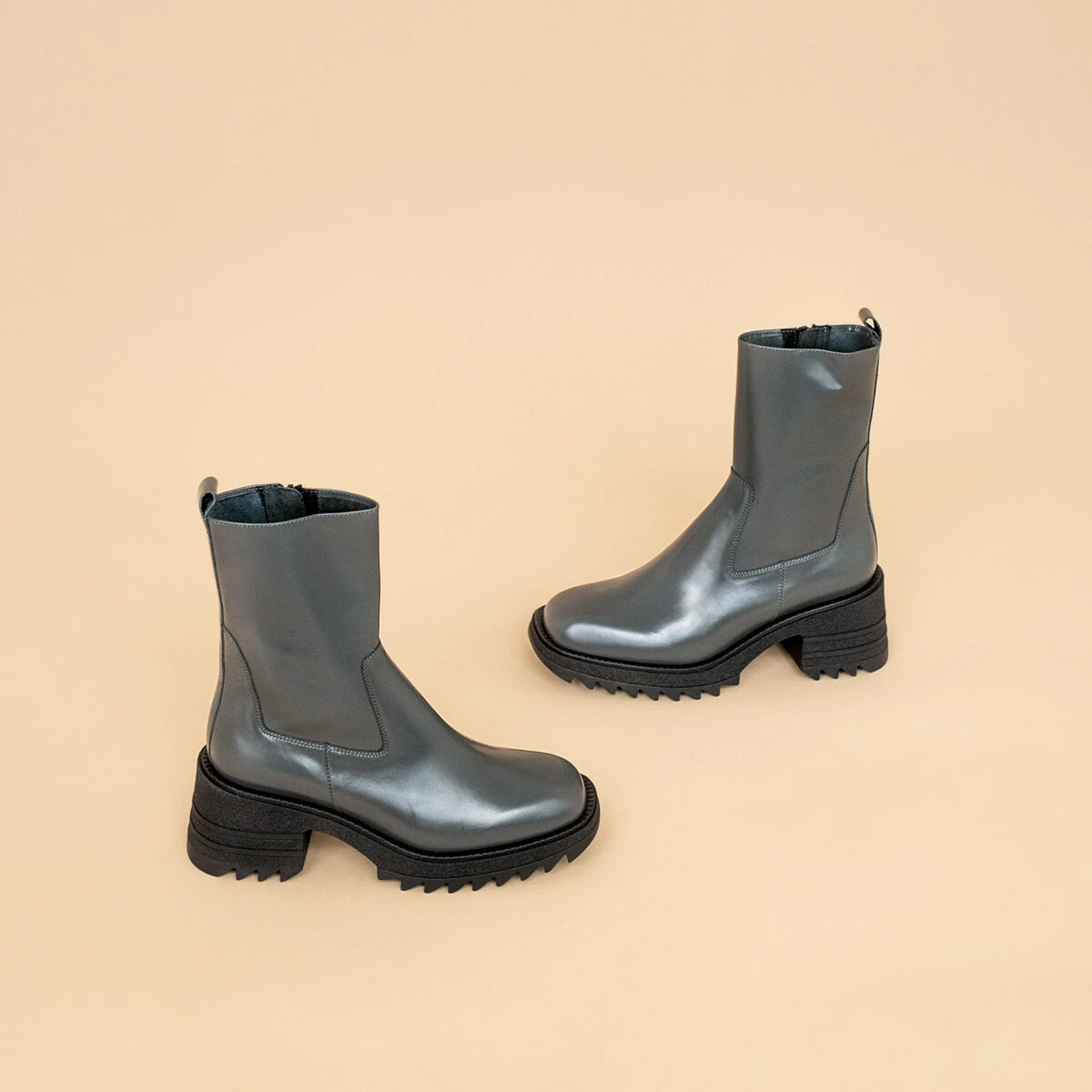 Bottines à talons et semelles crantées en cuir glacé anthracite | DOVIA | Jonak