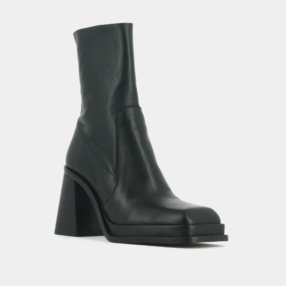 Bottines &agrave; plateformes et bouts carr&eacute;s en cuir noir | BANANA | Jonak