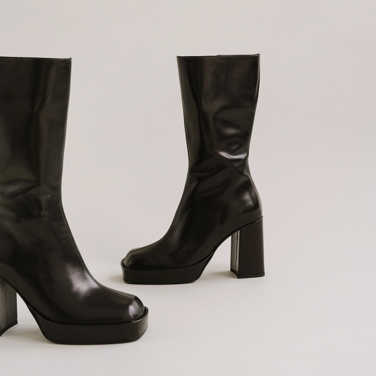 Bottes à plateformes et bouts carrés en cuir noir | BOULIER | Jonak