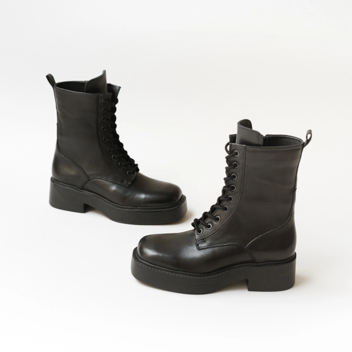 Boots à lacets, plateformes et bouts carrés en cuir noir | IBRAS | Jonak