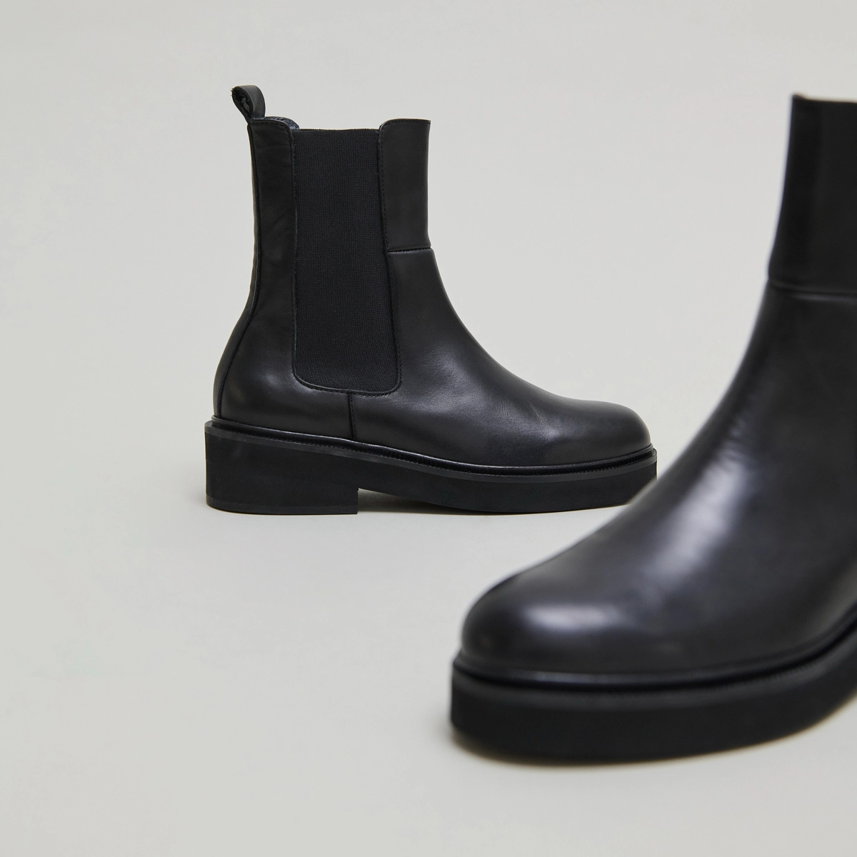 Boots à élastiques en cuir noir | DADO | Jonak