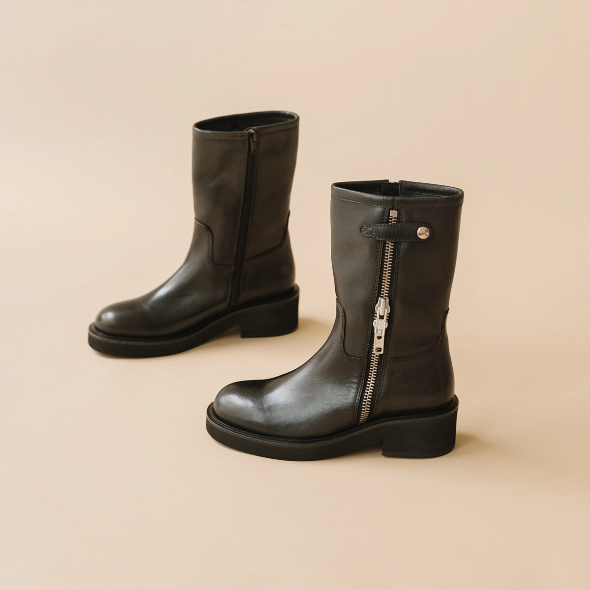 Boots à talons et doubles fermetures éclair en cuir noir | DIANETTE | Jonak