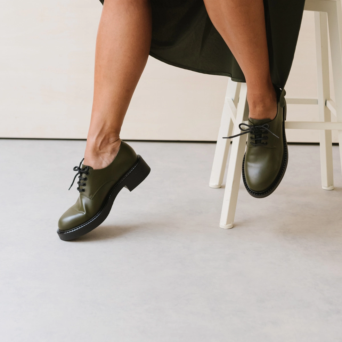 Derbies à lacets et semelles épaisses en cuir glacé kaki | DIDON | Jonak