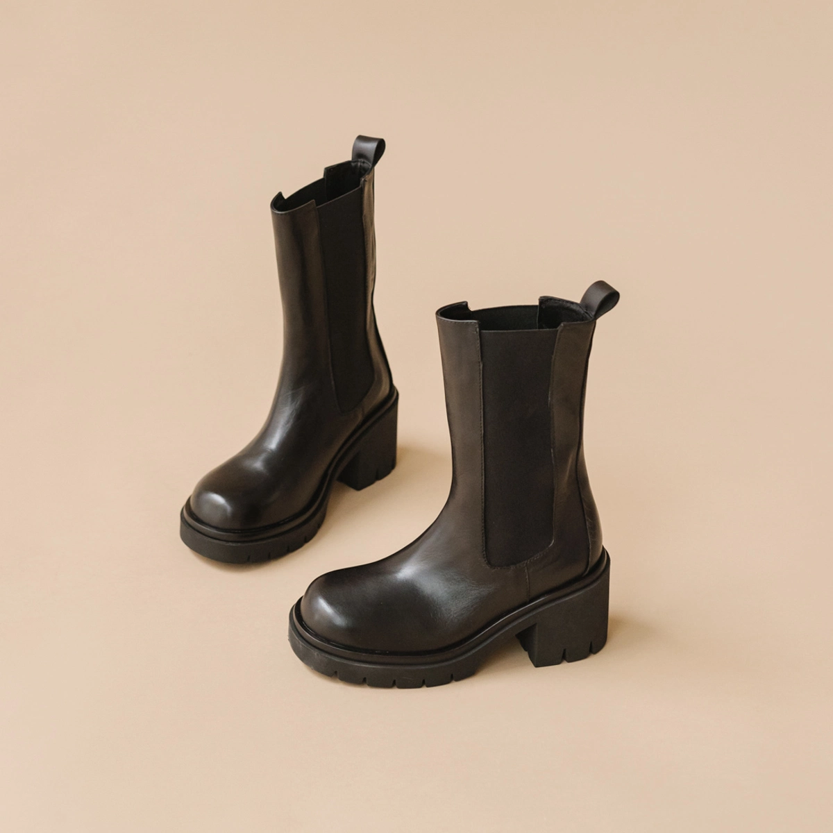 Bottes à semelles crantées et élastiques en cuir noir | REAGAN | Jonak