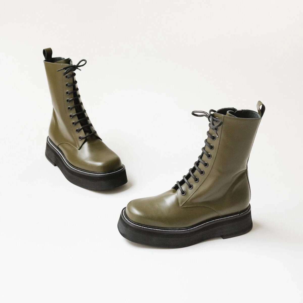 Boots &agrave; lacets et semelles &eacute;paisses en cuir glac&eacute; kaki | DAFFIA | Jonak