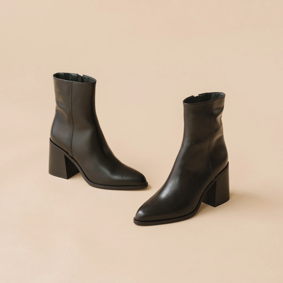 Bottines à talons en cuir noir | DOLOR | Jonak