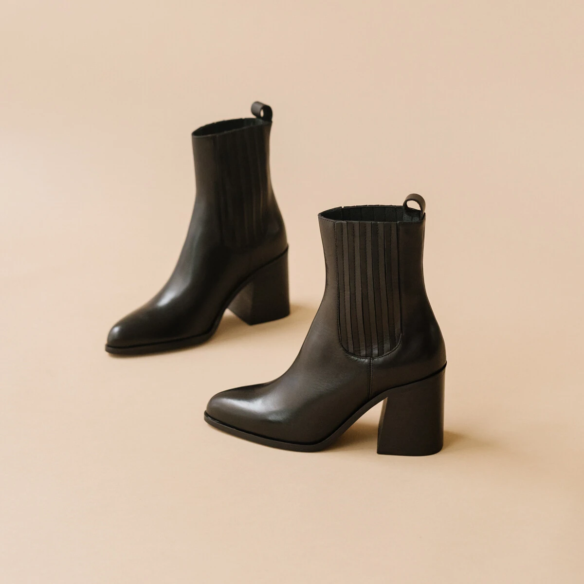 Bottines à talons et à fronces en cuir noir | DOLORES | Jonak