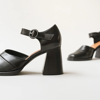 Sandales à talons et brides noir