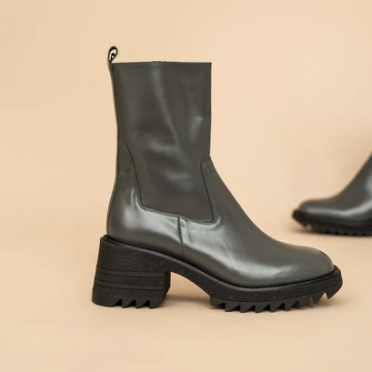 Bottines à talons et semelles crantées anthracite