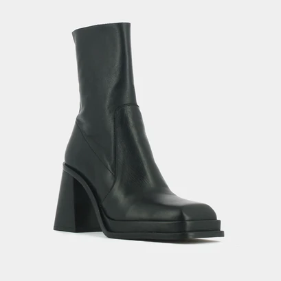 Bottines &agrave; plateformes et bouts carr&eacute;s en cuir noir | BANANA | Jonak