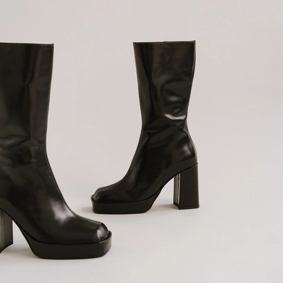 Bottes à plateformes et bouts carrés noir
