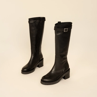 Bottes &agrave; talons et d&eacute;tails argent&eacute;s en cuir gras noir | ACIA | Jonak