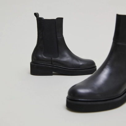 Boots &agrave; &eacute;lastiques en cuir noir | DADO | Jonak