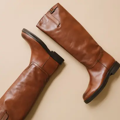Bottes à boucles argentées cognac