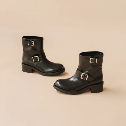 Boots &agrave; talons, semelles crant&eacute;es et d&eacute;tails boucles argent&eacute;es cuir glac&eacute; noir | DIVIUS | Jonak