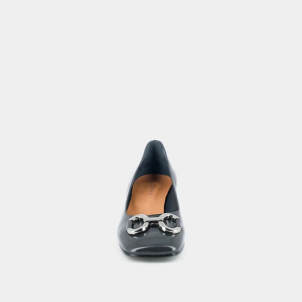 Ballerines à talons et boucles argentées en cuir vernis anthracite plissé | DOSTON | Jonak