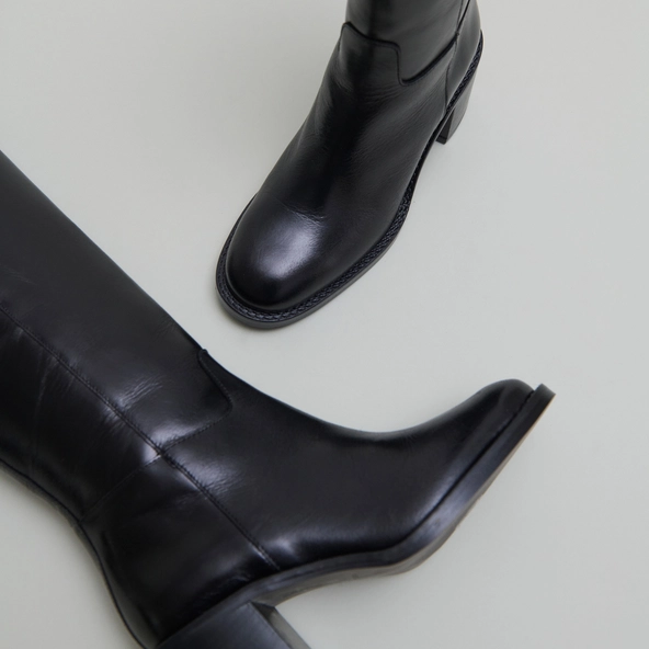 Bottes hautes &agrave; talons en cuir noir | BONNIE | Jonak