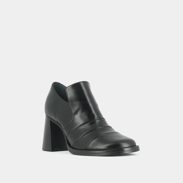 Mocassins à talons en cuir noir | DESTIN | Jonak