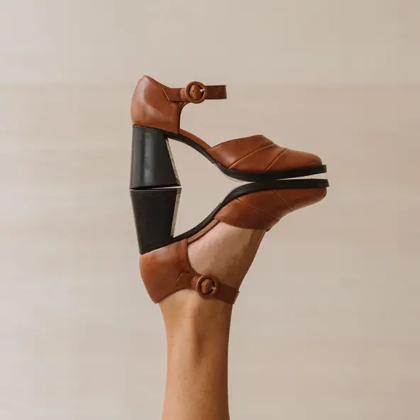 Babies à talons et brides en cuir cognac clair | DESTINEE | Jonak