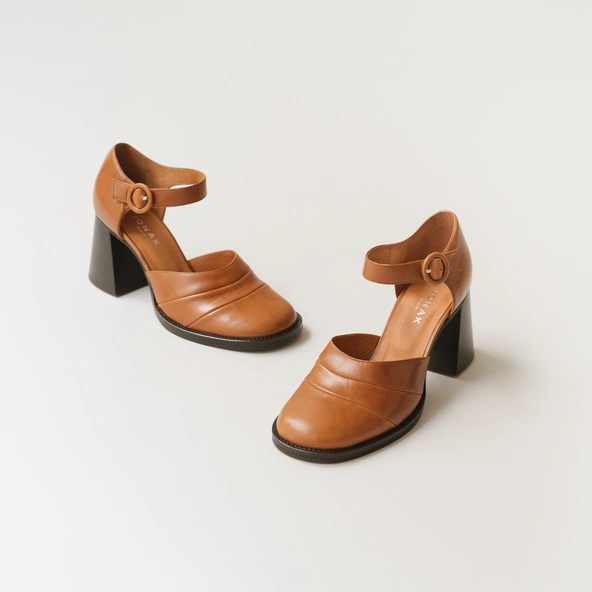 Babies à talons et brides en cuir cognac clair | DESTINEE | Jonak