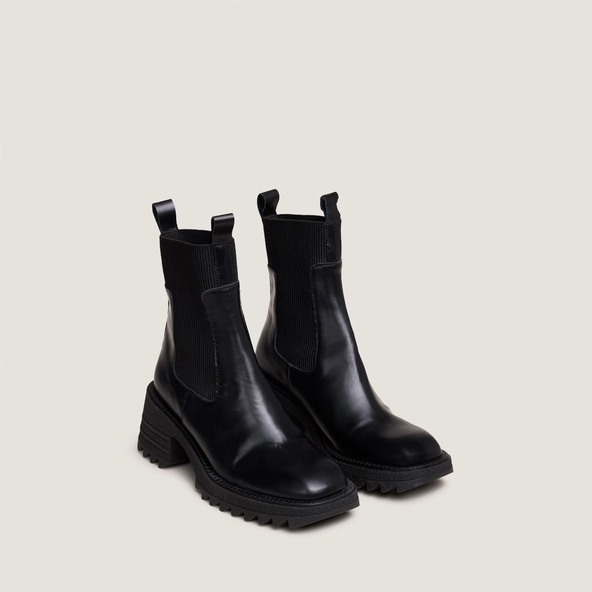Boots &agrave; &eacute;lastiques et semelles crant&eacute;es.... en cuir glac&eacute; noir | DOVE | Jonak