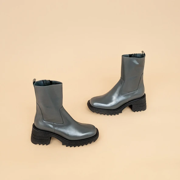 Bottines à talons et semelles crantées en cuir glacé anthracite | DOVIA | Jonak