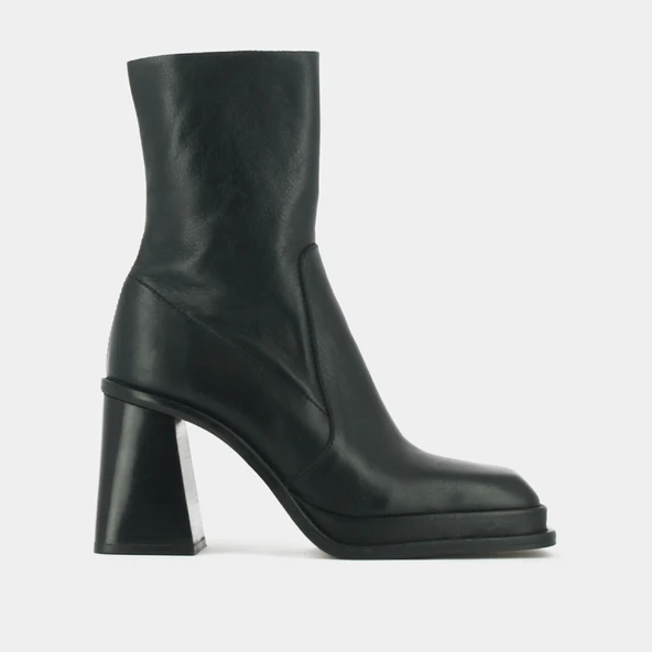 Bottines &agrave; plateformes et bouts carr&eacute;s en cuir noir | BANANA | Jonak