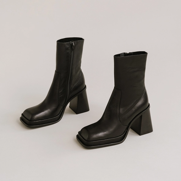 Bottines &agrave; plateformes et bouts carr&eacute;s en cuir noir | BANANA | Jonak
