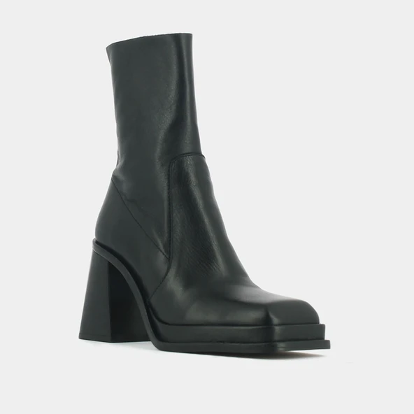 Bottines &agrave; plateformes et bouts carr&eacute;s en cuir noir | BANANA | Jonak