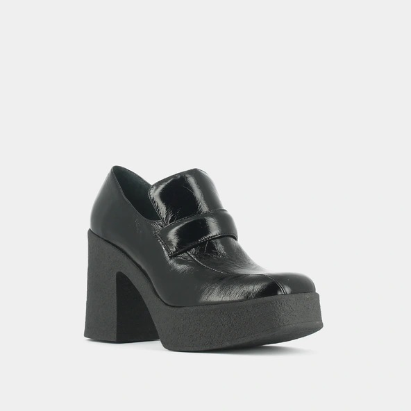 Mocassins &agrave; plateformes et bouts carr&eacute;s en cuir brillant noir | DRICUS | Jonak