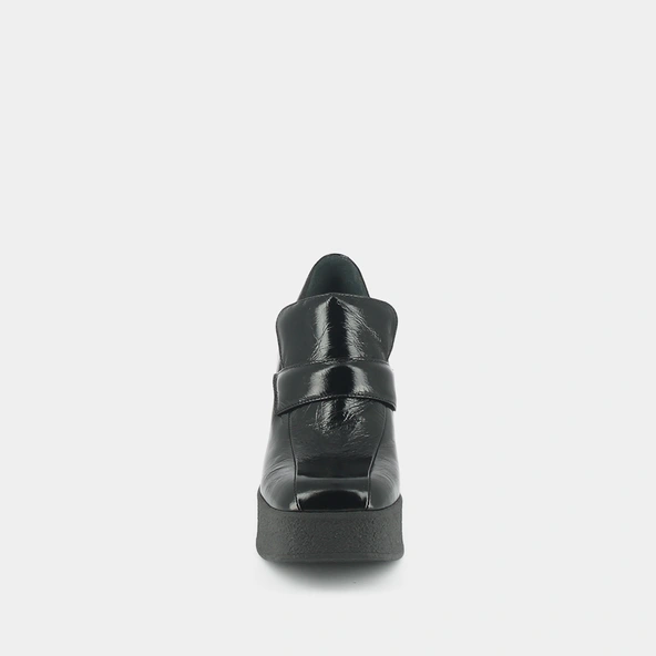 Mocassins &agrave; plateformes et bouts carr&eacute;s en cuir brillant noir | DRICUS | Jonak