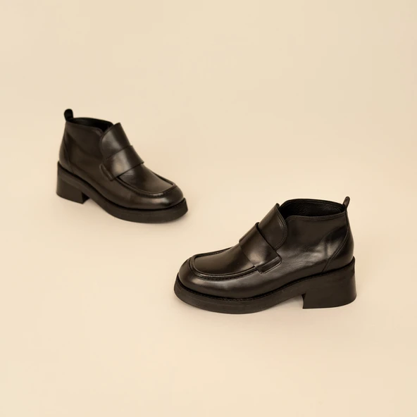 Mocassins à languettes et bouts carrés en cuir noir | ABELINE | Jonak