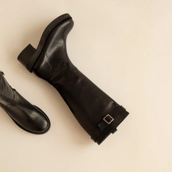 Bottes à talons et détails argentés en cuir gras noir | ACIA | Jonak